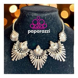Paparazzi | NWOT Choker Necklace and Earrings Set
